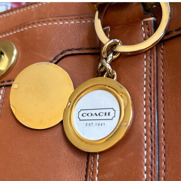 *RARE* Y2K COACH Gold-Tone Round "Signature C" Locket Keyring w/Magnetic Closure - Picture 3 of 5